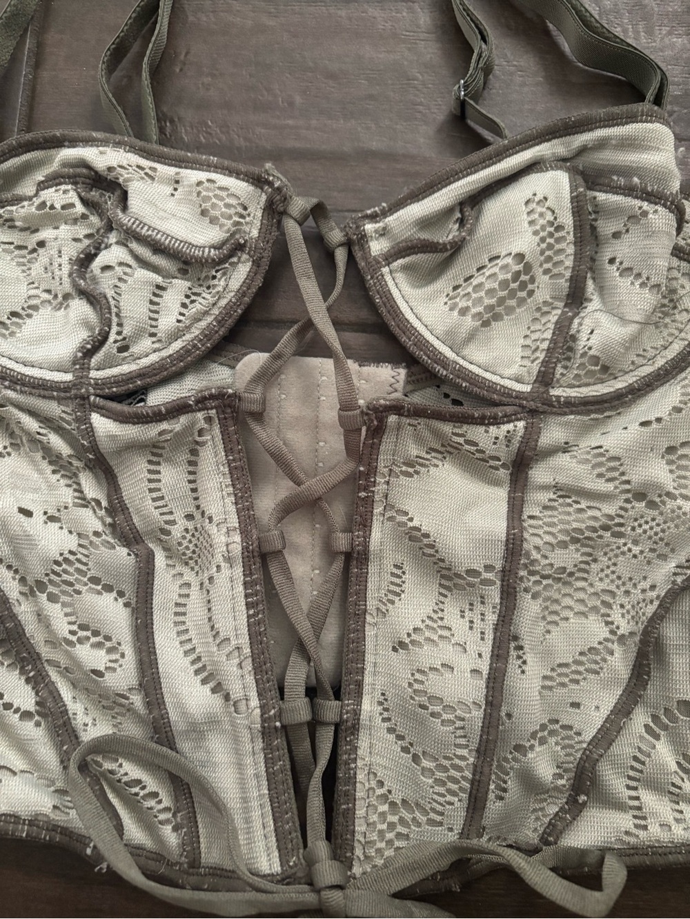 Urban Outfitters Lace Bustier Crop Top in Light Beige with Taupe Trim - Picture 3 of 3